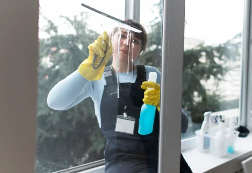 Nettoyage de vitres intérieures et extérieures à Sarrigné